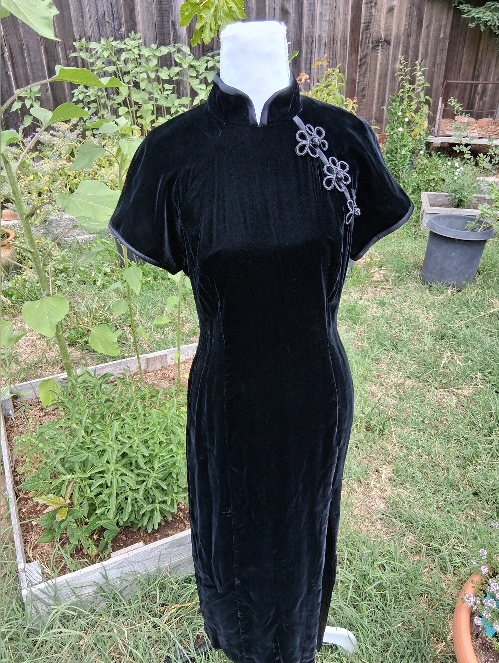Vintage Virgo II Black Velvet Cheongsam Dress. Size 6.